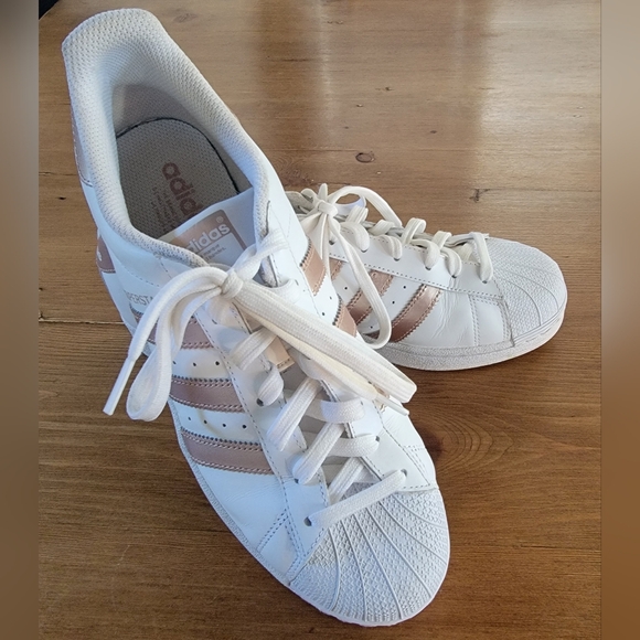 Adidas Rose Gold Superstar - Picture 1 of 7